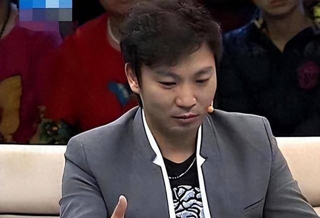 他春晚"一曲成名",被砍下巴缝130针,如今卖马桶为生_音乐_陈少华_生活