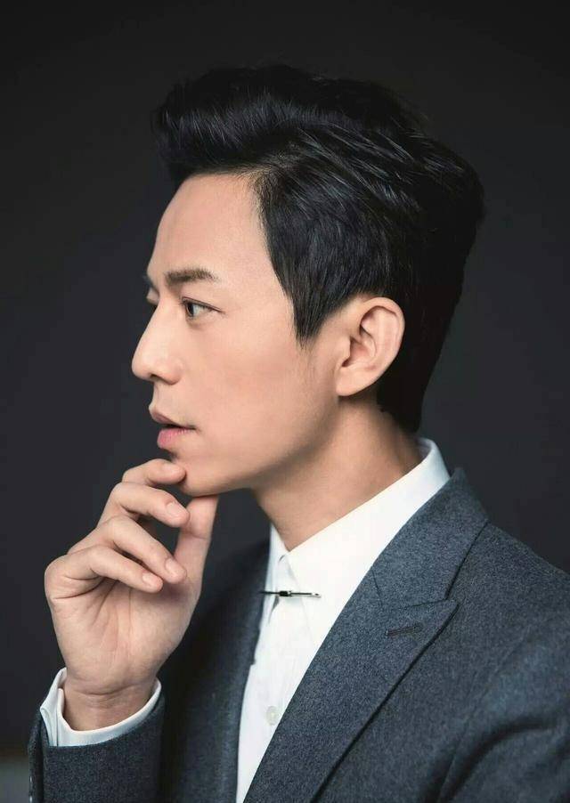 姐姐何炅郭敬明一起聊"表态",意见不一,他的话被很多人点赞_郑爽_公众