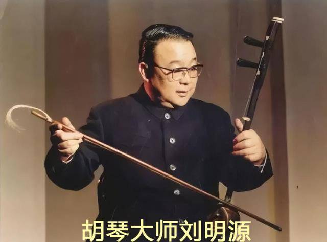 苏申1955年10月26日出生于一个音乐世家.