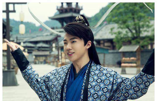 靠父亲没能大火,就凭"范思辙"受到关注,如今资源不断_麒麟_郭德纲