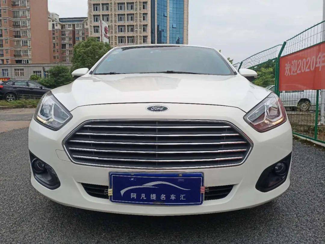 精品车源首付一万多2017年福特福睿斯自动时尚版到店