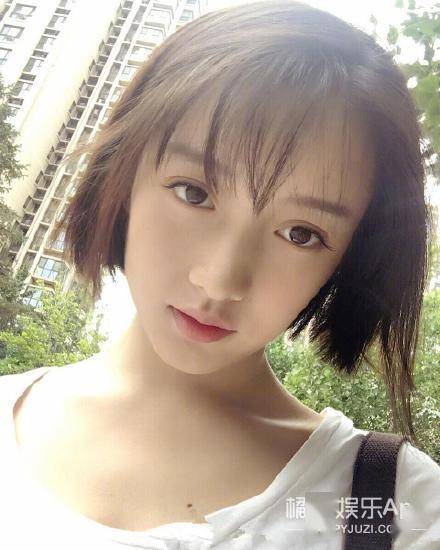 姜贞羽, 原名刘垚昕,云南姑娘, 从小学舞,会弹古筝 你瞅瞅遇到一个会