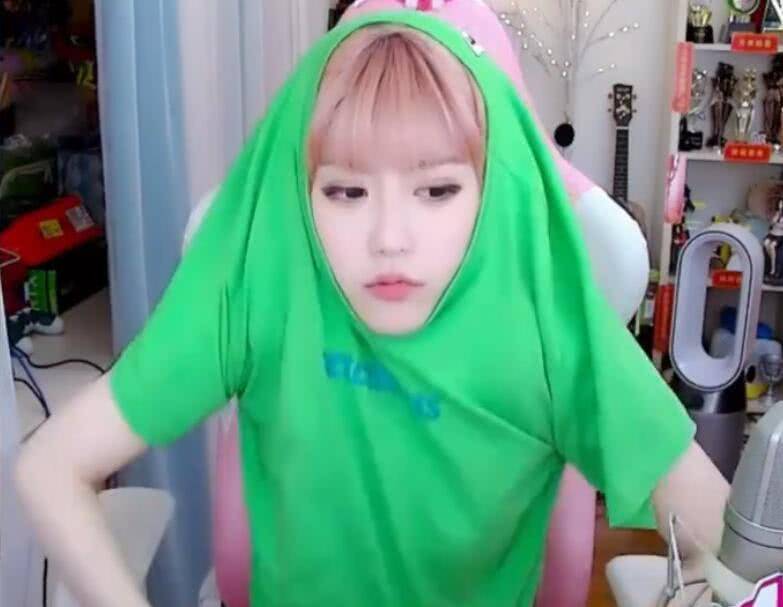 周淑怡直播模仿旭旭宝宝还原经典表情包网友直言这也太像了