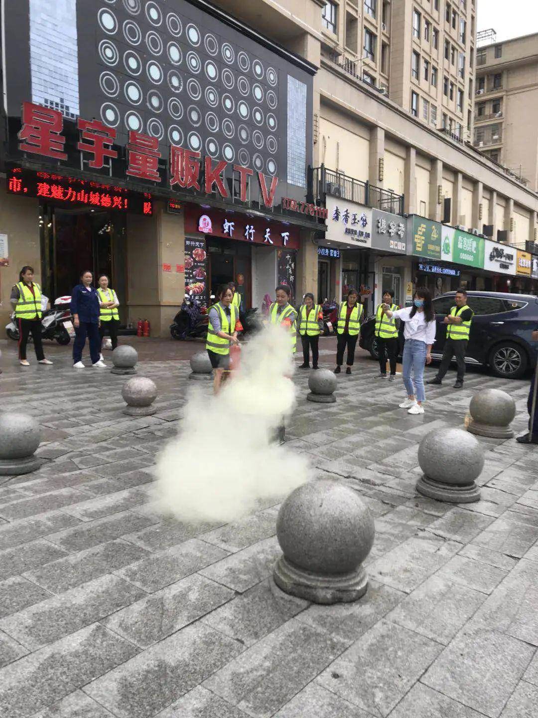 星语ktv邀请消防大队官兵到现场指导消防演练_手机搜狐网