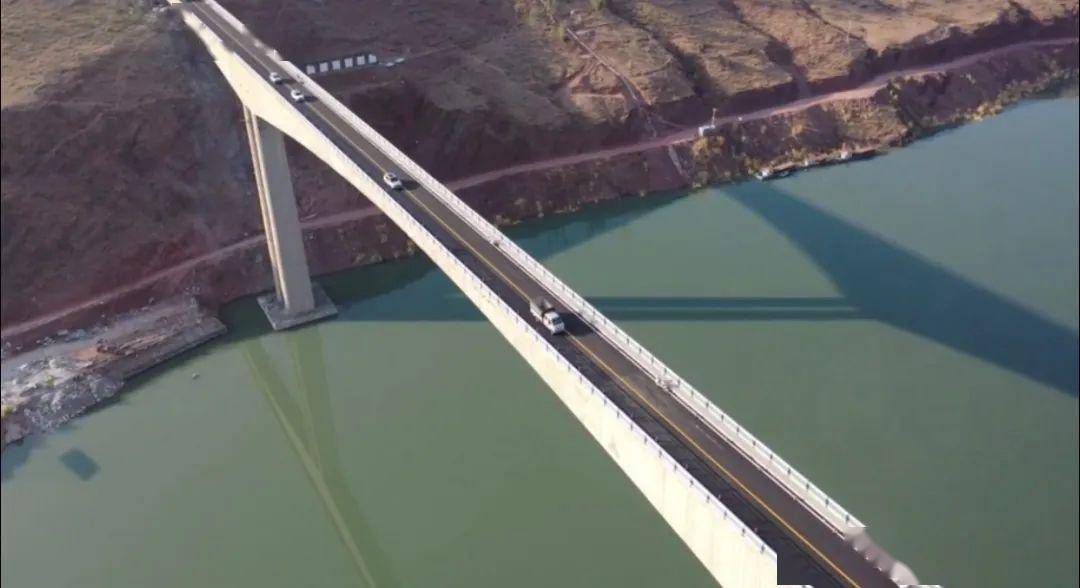 金沙江龙街大桥建成通车终圆千年大桥梦