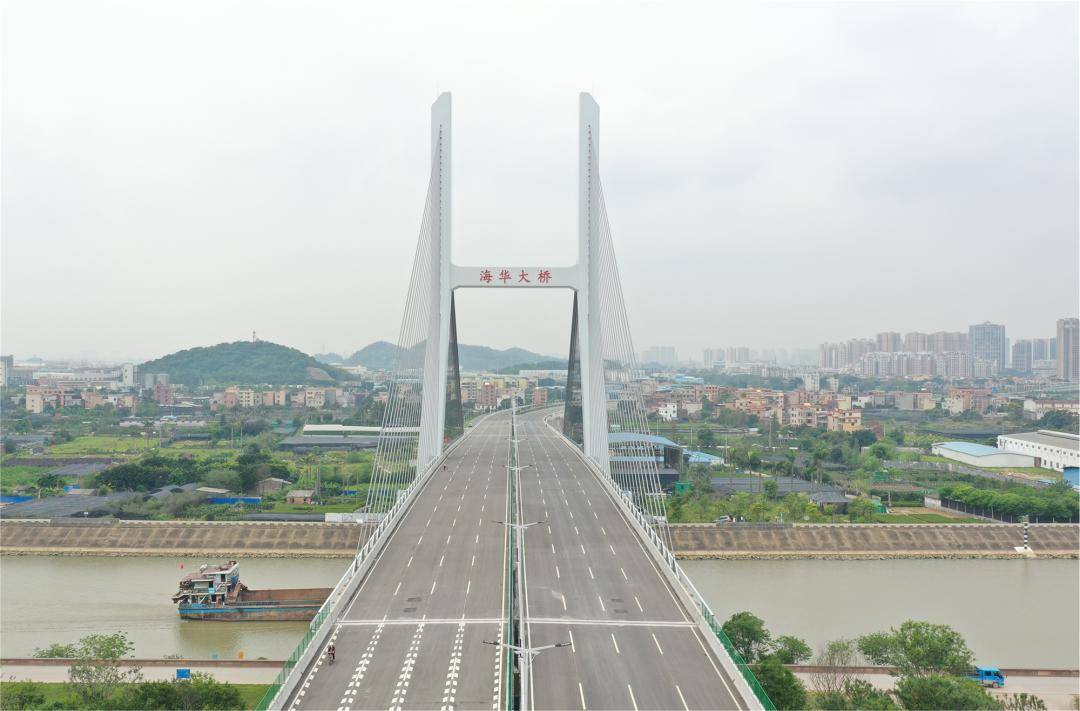 海华大桥主线工程预计在今年6月底将全部完工.