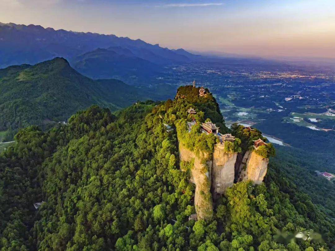 除此之外,江油還有青龍峽,養馬峽,涪江六峽,老君山,吳家後山等美不勝