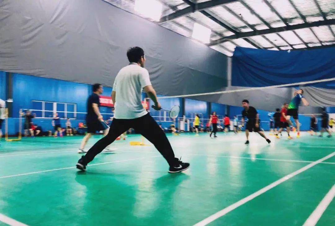 羽你相约欢乐时光星合湘水湾开展羽毛球团建活动
