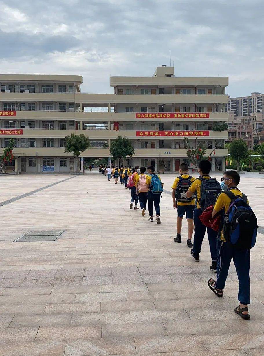 协力同心日争有为扬帆起航学子归来丹灶镇中心小学返校复学第一天