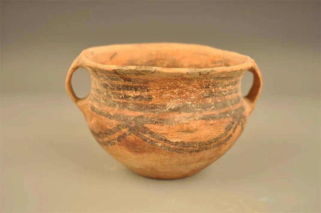 新石器时代三角纹单耳彩陶罐
