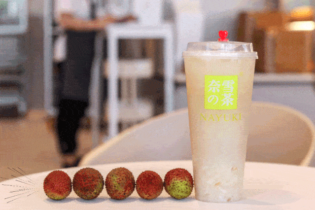 奈雪霸气荔枝带着ta华丽升级回归喝了会上瘾的zui美茶饮空降太原