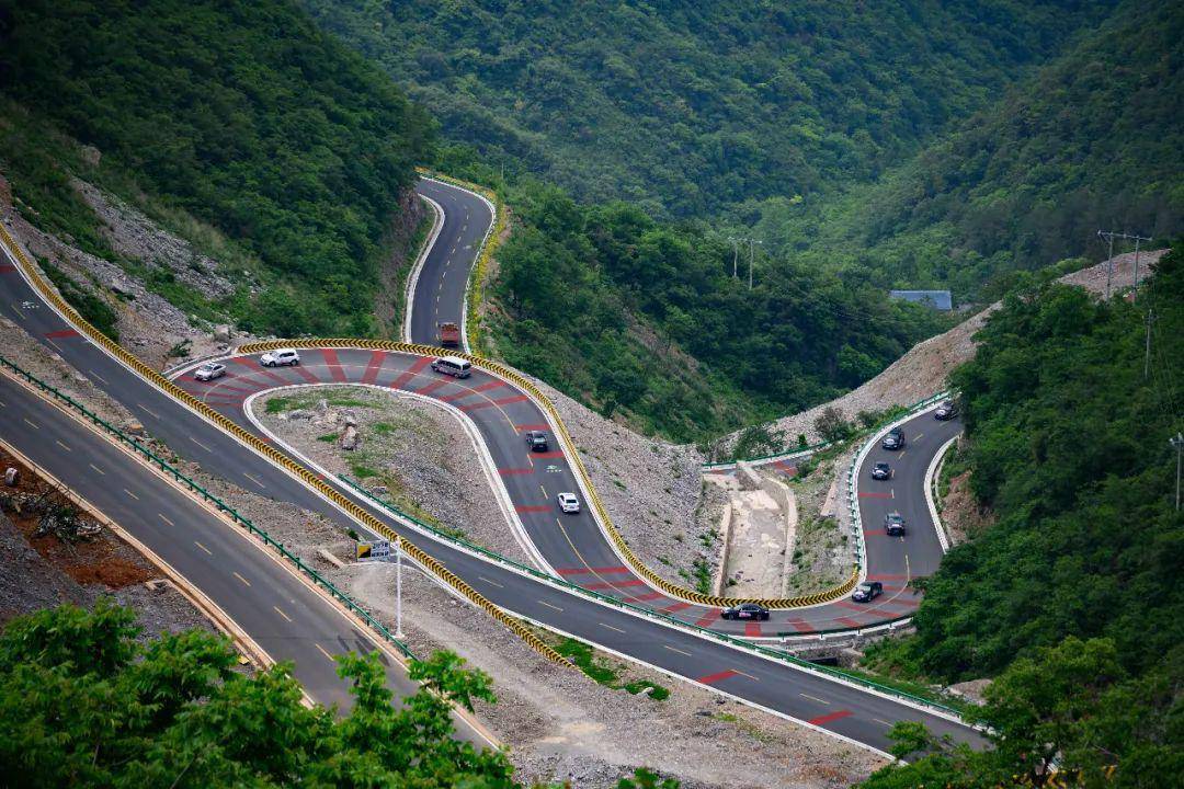 520为爱出发52台车主自驾宜昌爱情公路