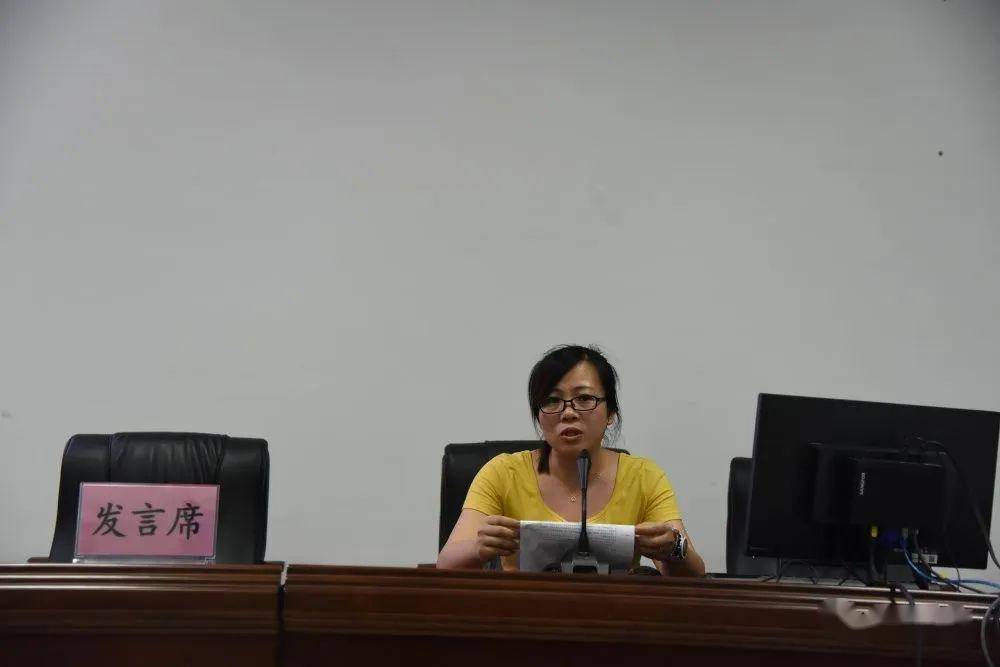 上发言主管德育的王珏副校长发言邓斌校长总结发言优秀班主任们的发言