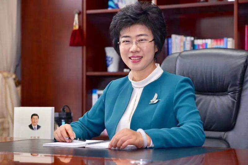 山东省女企业家协会会长谭丽霞:为经济文化强省建设贡献巾帼力量_手机