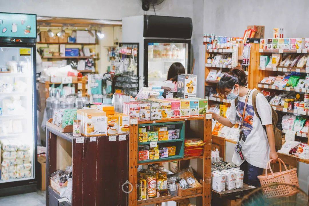 这里简直是个 迷你批发市场!从原材料到烘焙器材一应俱全.