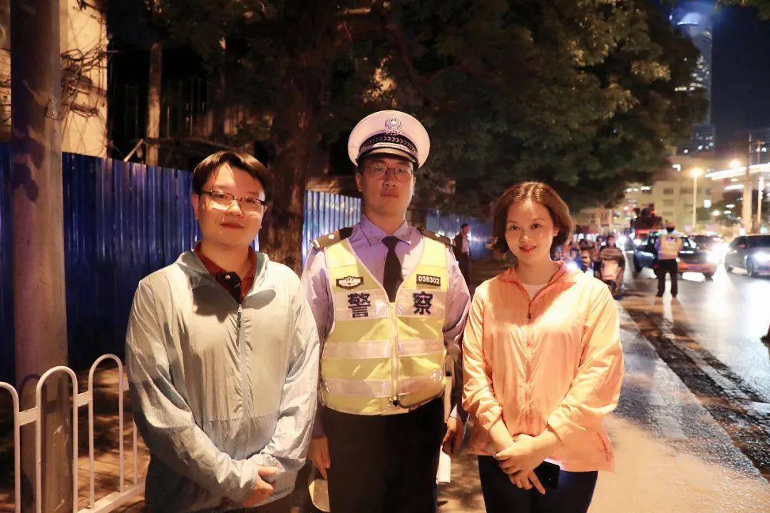 當晚視頻主播是交警支隊鼓樓大隊帥氣的趙東宇警官和徐州交通廣播