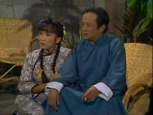 身家上亿太无聊66岁星二代街头摆摊自曝一生未婚原因