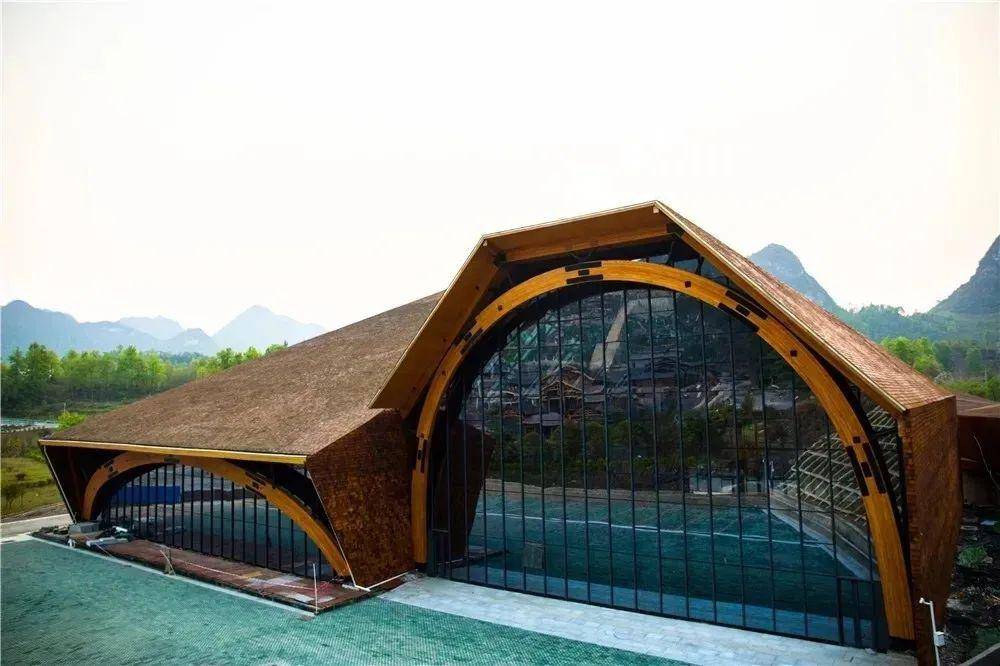 亚鲁王文化旅游节,并在2013 年升格为一年一度的"中国格凸国际攀岩节"