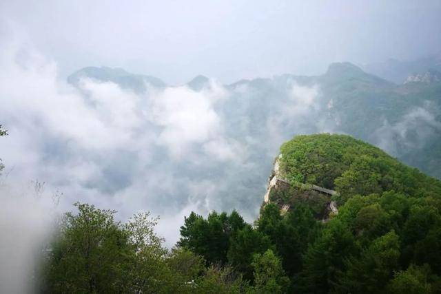 一般遊玩大半天左右為宜,盡情感受山間的美景,並且這裡和駝梁風景區