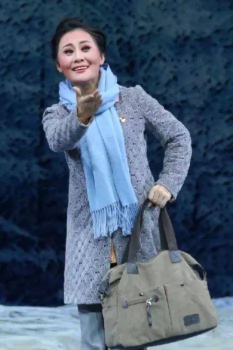 李淼二级演员商洛市剧团团长陕南十大歌手作品主要有商洛花鼓《情怀》