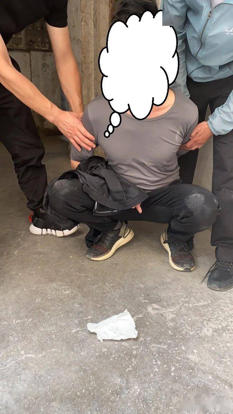 东乡公安抓获犯罪嫌疑人8名,缴获毒品冰毒100克,冻结毒资1.18万余元.