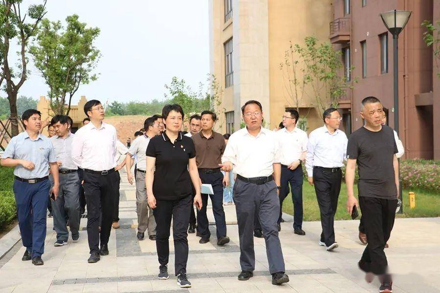 蜀山区区委书记葛斌参加座谈,县领导周天斌,潘炳生,高一军参加考察和