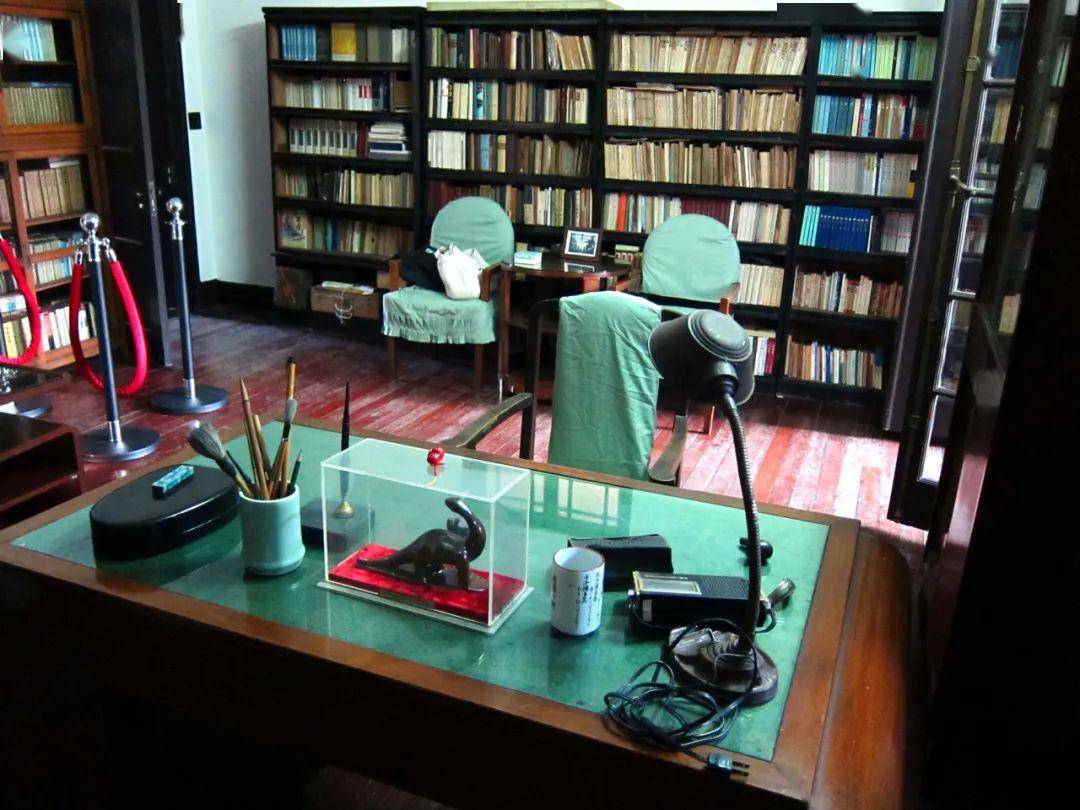 寒夜与巴金的签名钱虹