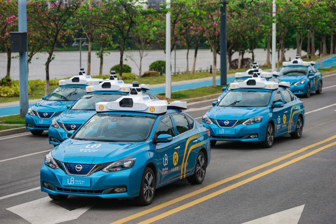 您呼叫的轩逸61纯电自动驾驶出租车正在路上