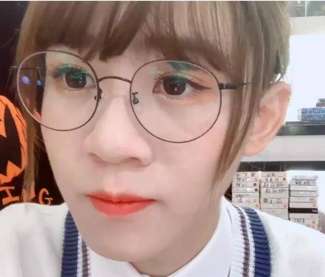 双马尾学生装太嫩!王纪超粉丝懵了_女装