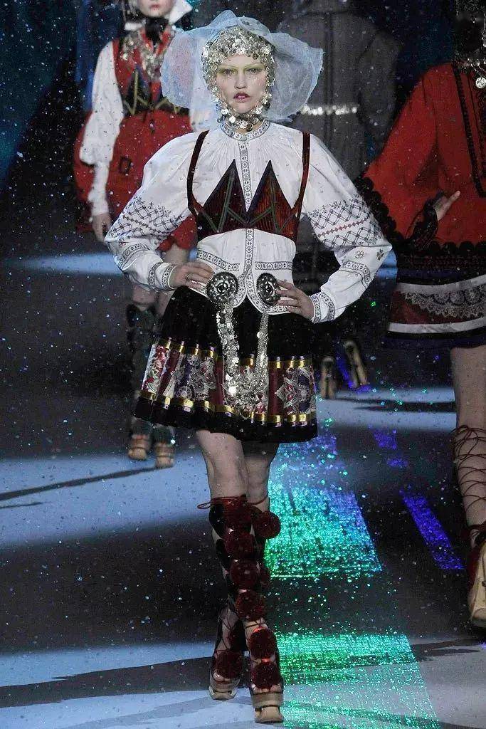 john galliano丨重温"海盗爷"的极致浪漫