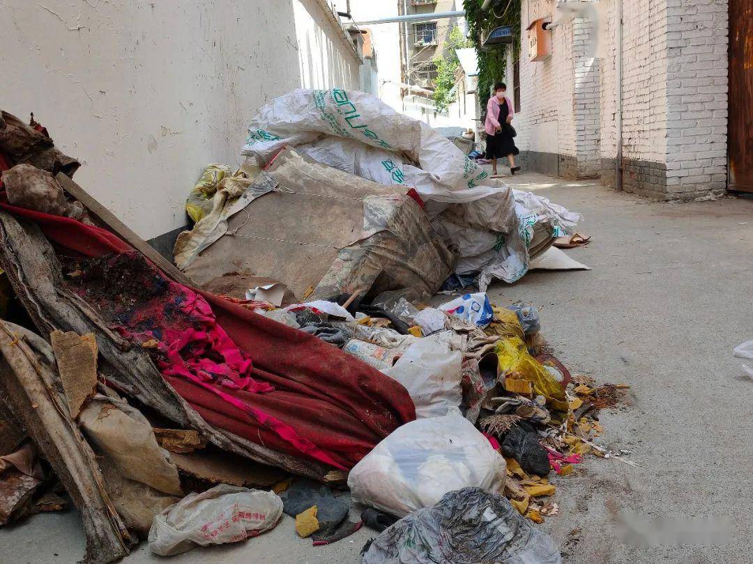 爽爽爆料快速反应焦作一堆垃圾从天降火速处理惠百姓
