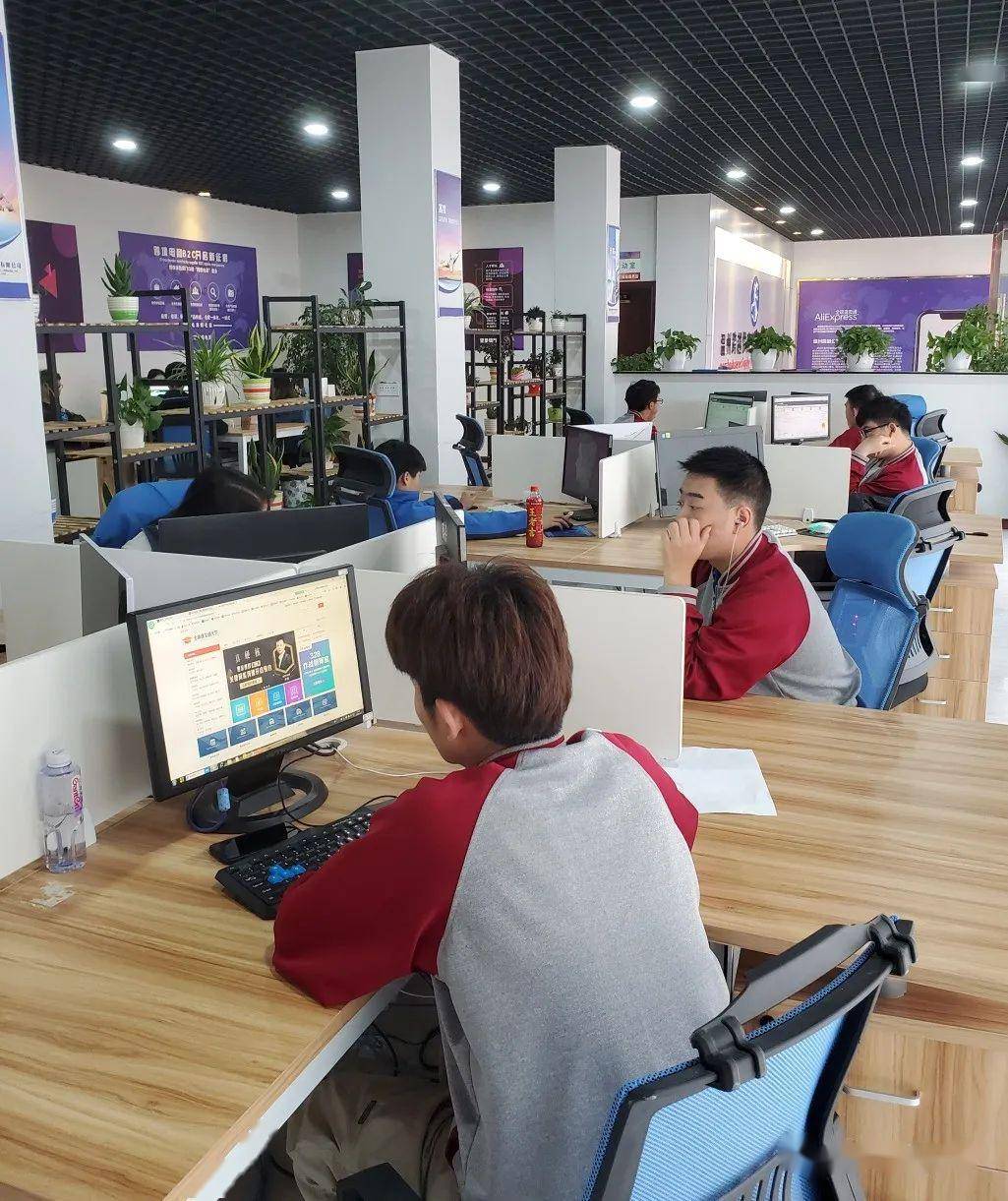 跨境电子商务专业介绍 | 龙港市职业中等专业学校 2020年招生简章(1)