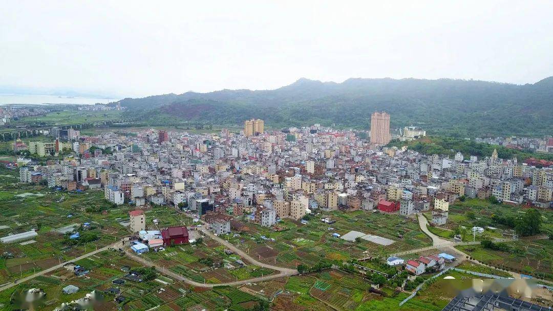 透堡镇炉峰山2300多米登山栈道正式建成!