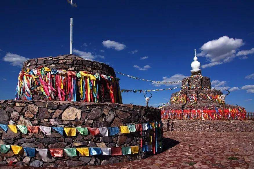 小敖包体验一次祭敖包跟老师一起在草原上摇摆起来吧是蒙古族的柔情松