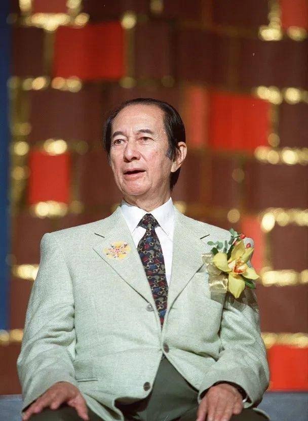 98岁赌王何鸿燊病危家人赶医院守候重金聘八大名医保命