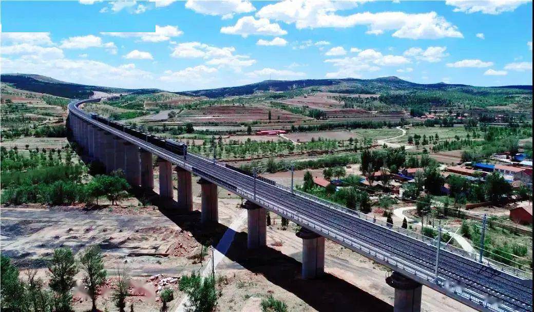 4月1日,喀左至赤峰高速铁路开始联调联试; 5月21日,喀赤高铁进入试