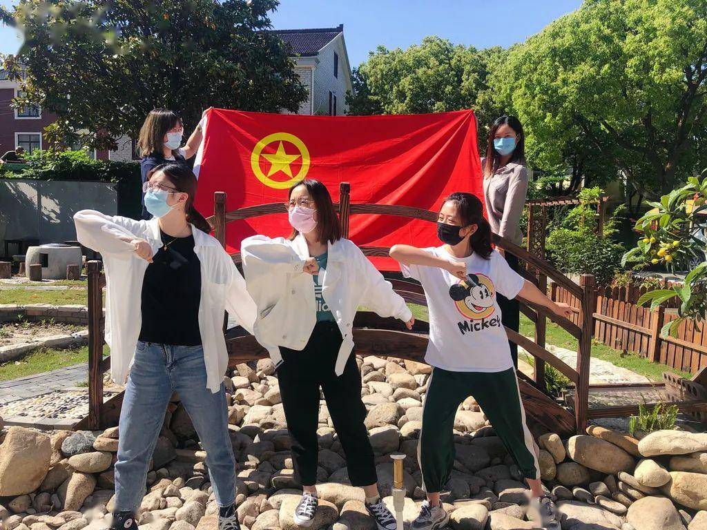 青春聚力 | "我与团旗团徽合个影"摄影作品投票开始啦!