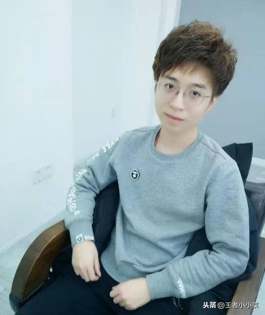 嗨氏终于走出低谷月收入突破20万看到他的手粉丝心疼了