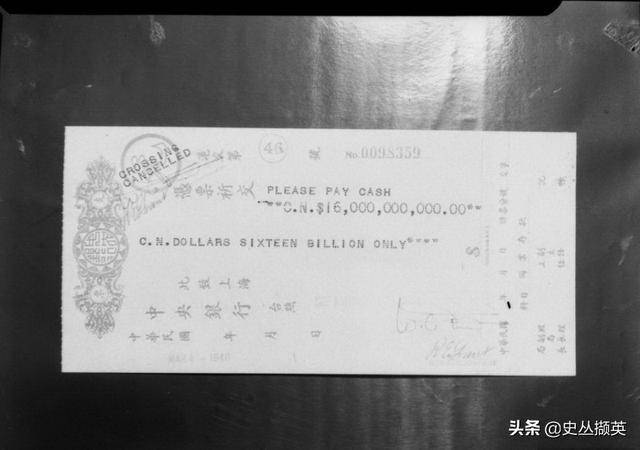民国时期的法币如同废纸,人们拿它糊窗户-搜狐大视野-搜狐新闻