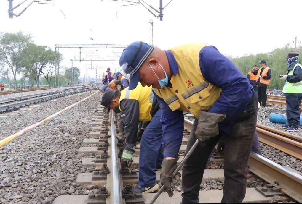 更换四开道岔总共分几步?