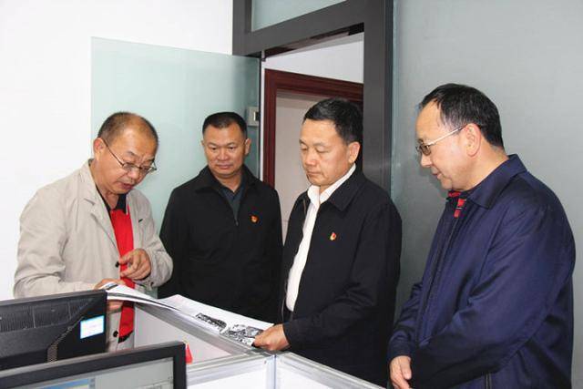 双柏县委书记李长平带队前往云南政协报社商讨"彩云读书会"方案