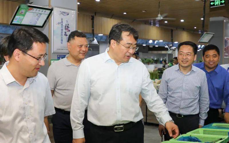 区领导薛宏,谢强,杨青松随同调研开展生活垃圾分类专题调研带队赴辖区