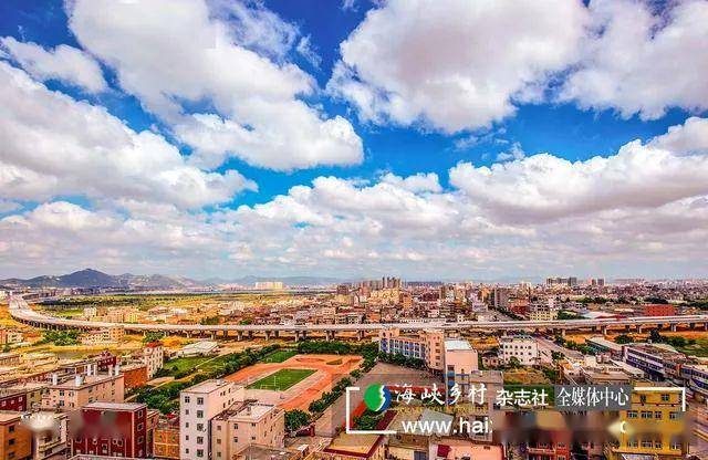 改善人居环境建设宜居东石专访东石镇党委书记洪建立