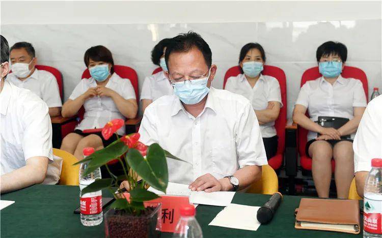 任丘市卫生健康局局长李涛出席签约仪式5月28日,华北石油总医院与任丘