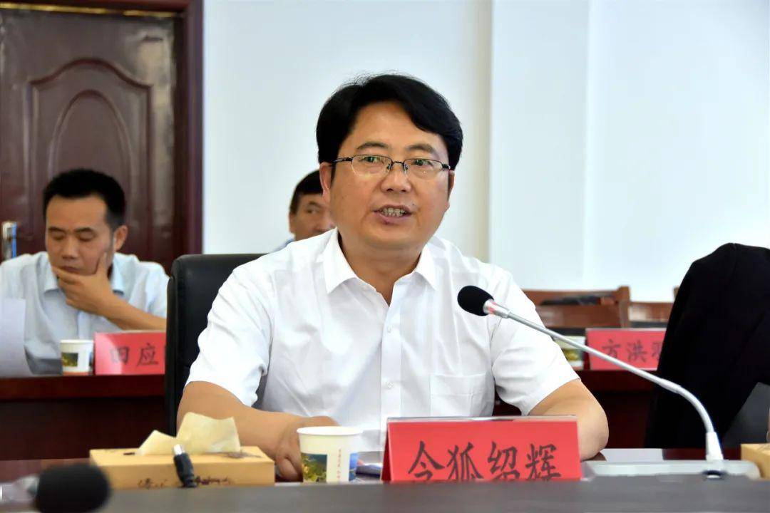 县委书记令狐绍辉参加签约仪式并致辞.