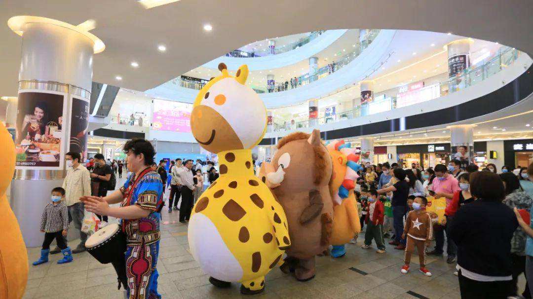 非洲萌宠人偶大巡游正在嘉定上演快来围观