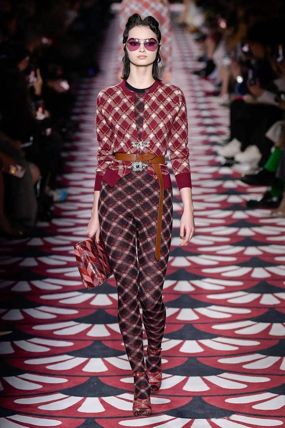 miu miu(缪缪)2020秋冬高级成衣时装发布秀!