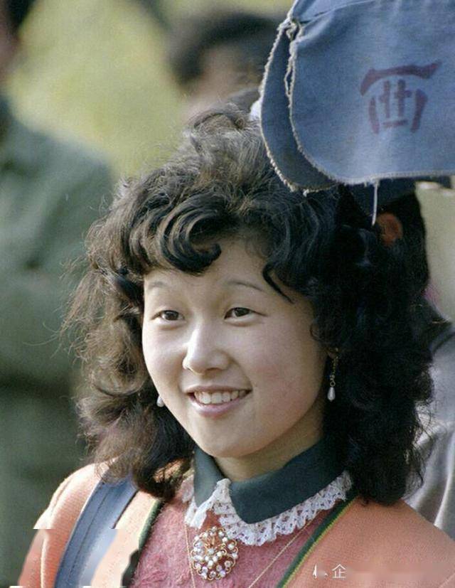 80年代的妇女形象图片