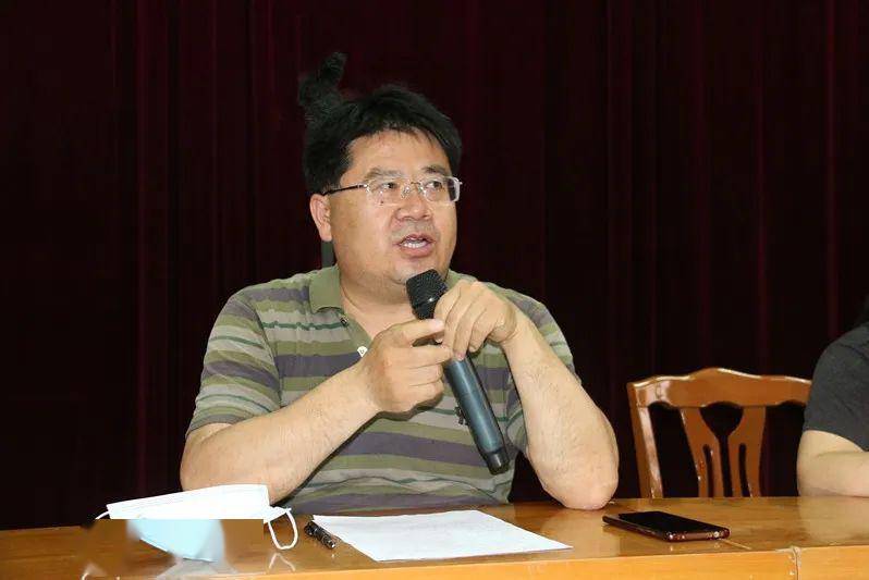 志存高远追梦想百舸争流赢考场龙山中学召开初三学生表彰暨学习方法