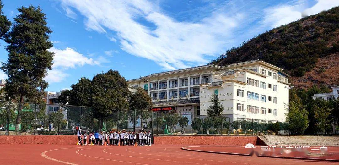 图/文:宋国圣 和耀云 杨 春李任兰喜欢古城区一中的微信,请点击右上角
